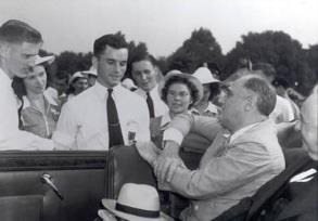 President Franklin D Roosevelt with 1940 National 4-H Delegates on the mall. (Photo courtesy of USDA.)